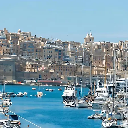 Twin In Historic Building At The Marina With Sea View 3*
