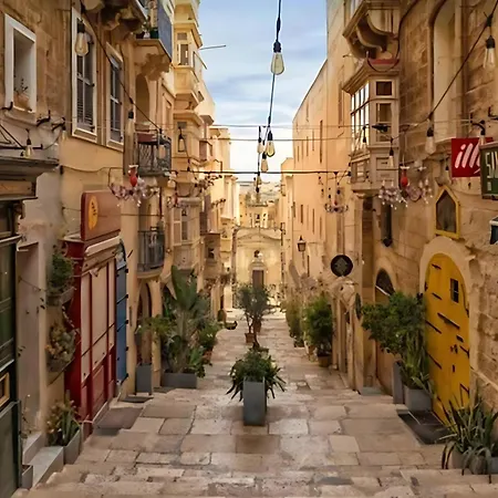 Twin In Historic Building At The Marina With Sea View 3* Senglea